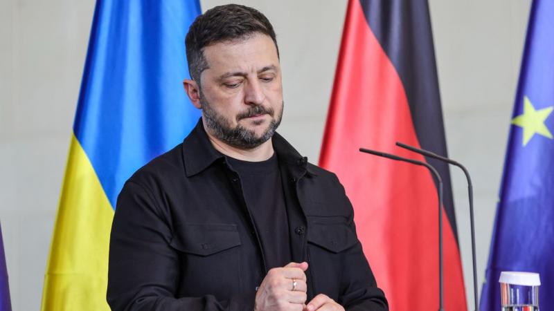 Zelenszkij hangneme békülékeny, de vajon milyen hatással van ez a háborús helyzet alakulására? Az elnök szavai talán a diplomáciai kapcsolatok javítását célozzák, azonban kérdéses, hogy ez elegendő-e a tartós béke eléréséhez.