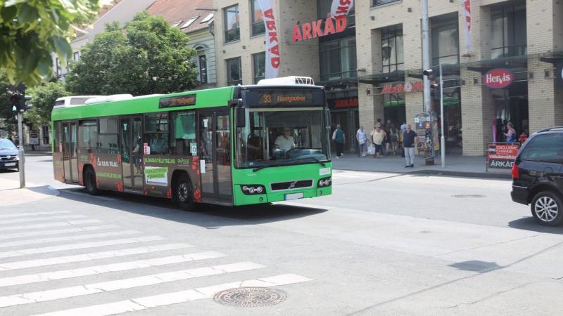 Pécsett új buszjárat kezdi meg működését, ám fontos tudni, hogy ezzel párhuzamosan a jegyek és bérletek ára is emelkedni fog.