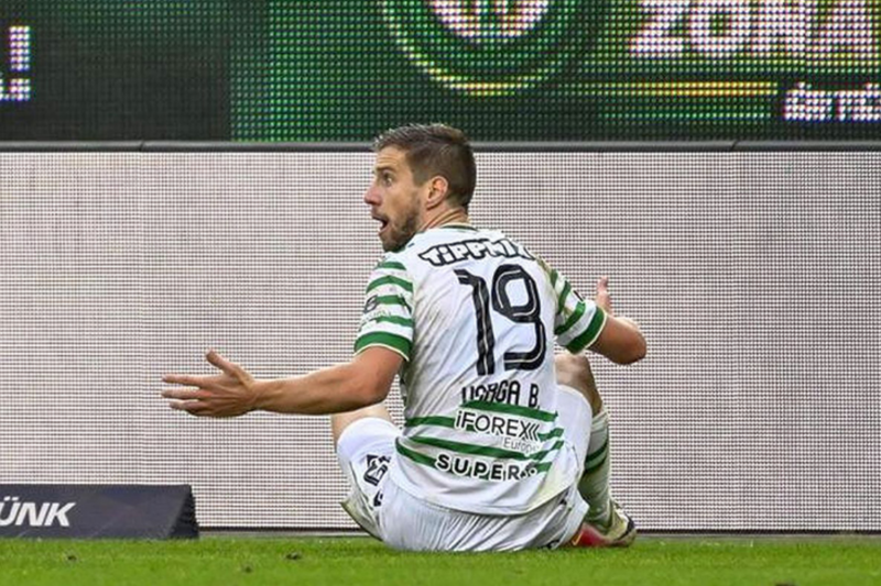A Ferencváros és a Paks összecsapása izgalmas döntetlennel zárult. A két csapat harcosan küzdött a pályán, de végül egyikük sem tudta megverni a másikat.