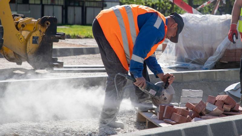 KEMMA - A minimálbér emelés következményei vármegyénkben

A minimálbér emelése jelentős hatással bír, amely nem csupán a munkavállalók jövedelmi helyzetét érinti, hanem a helyi gazdaság és közösségek fejlődésére is kihat. Vármegyénkben ez a lépés új lehet