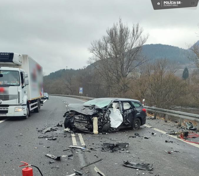 Egy tragikus baleset történt, amikor egy Bentley előzés közben frontális ütközésbe került egy Forddal. Az eset következtében a Ford vétlen vezetője sajnálatos módon életét vesztette.