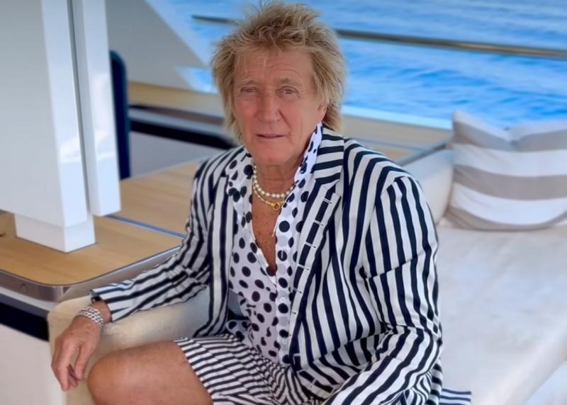 Rod Stewart, a legendás zenész, váratlanul lemondta közelgő koncertjeit, ami aggodalmat keltett rajongói körében. A 80 éves előadó döntése meglepte a közönséget, akik már izgatottan várták a fellépéseit. Stewart mindig is különleges kapcsolatot ápolt a kö
