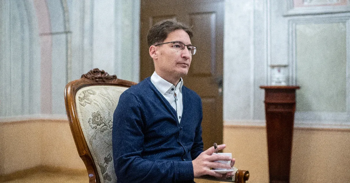 Vitályos Eszter bocsánatot kért Cser-Palkovics Andrástól a kijelentéséért, amelyet sokan „picsogósnak” ítéltek.