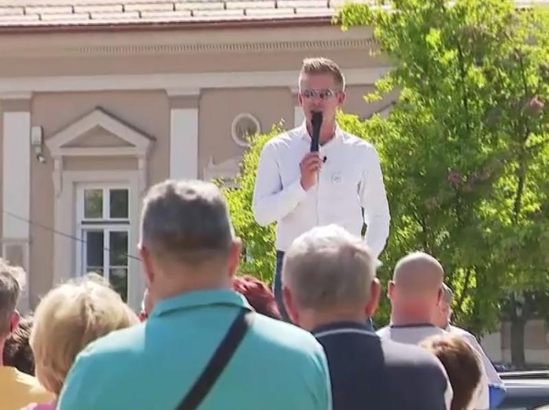 A Tisza Párt önkéntesei kifejezetten csalódottak és dühösek a legutóbbi események miatt, amelyek során személyes adataik kiszivárogtak és listázásra kerültek. A történtek komoly aggodalmat keltenek, és sokan úgy érzik, hogy megsértették a magánéletüket. A