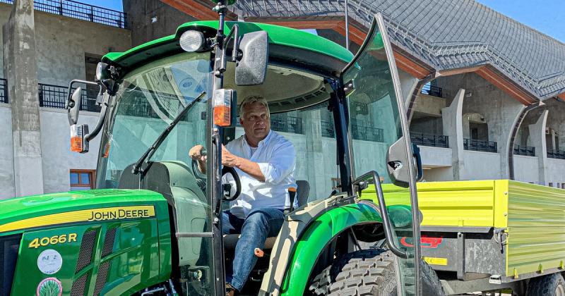 Orbán Viktor ma este visszatér Felcsútra, de előtte még 