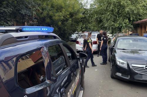 A tömeg feloszlatására rendőrök és csendőrök léptek akcióba.