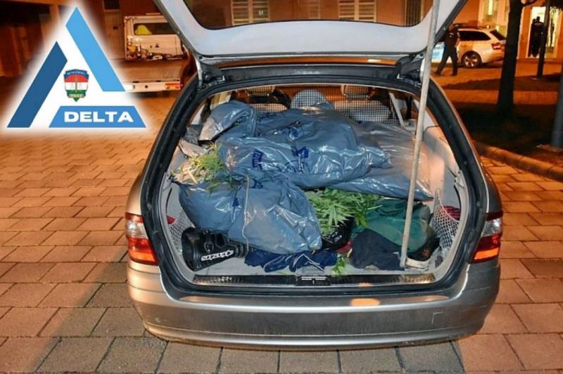 Tankolás közben buktatta le a rendőrség az osztrák férfit, akinek autójában 14 kilogramm marihuána lapult. A szokatlan helyzetre senki sem számított, de a fűvel teli jármű így is lebukott.