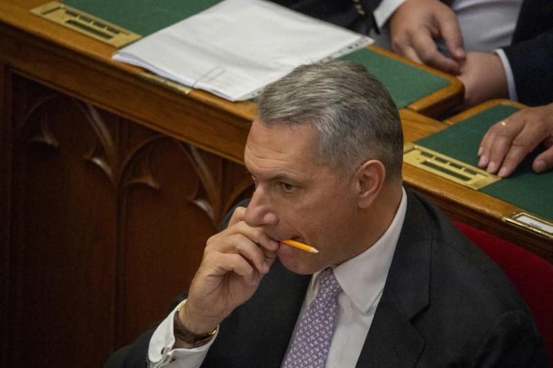 Lázár János kifejtette, hogy Varga Judit miniszterként súlyosan összekeverte a kegyelmi kérvények dokumentumait, ami szerinte a