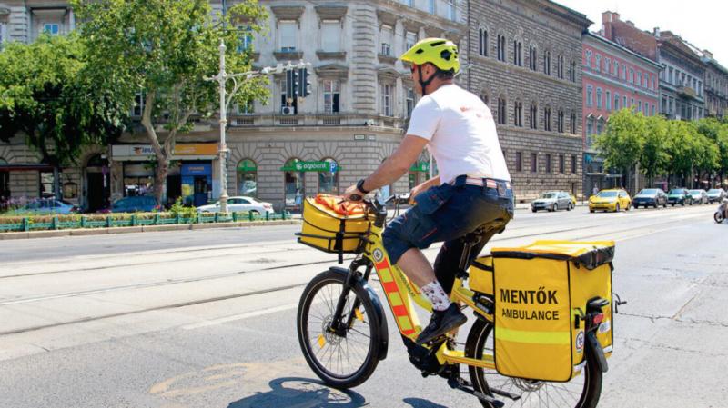 Amikor a segítség két keréken robog - ennyi ember életét érintették idén a biciklis mentők - Házipatika