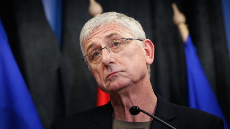 Gyurcsány politikai szerepvállalás nélkül csupán egy szürke bácsika lenne, akinek a történetei nem keltenének különösebb érdeklődést.