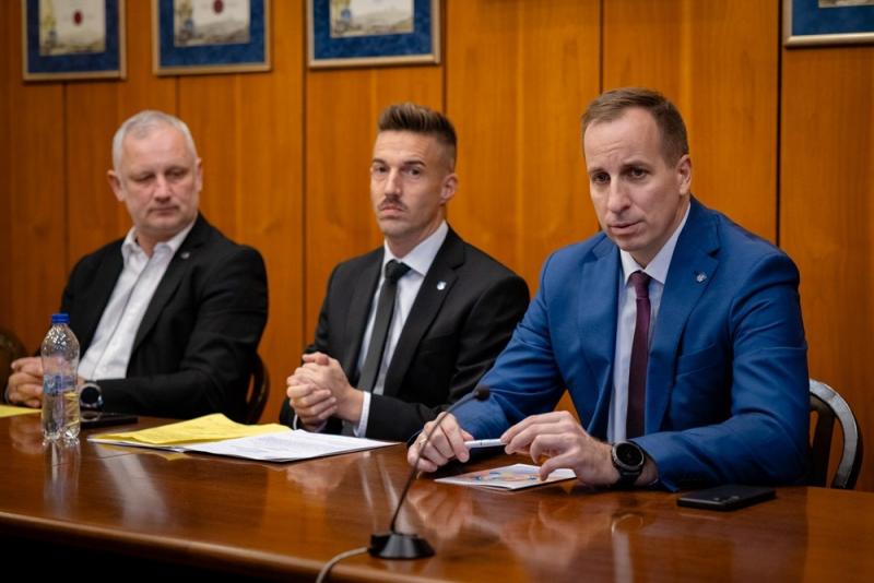 László Győző az SZKKA ügyével kapcsolatban így fogalmazott: