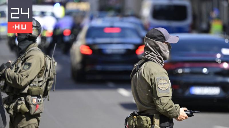 A német rendőrség egy szíriai férfi ellen hajtott végre akciót, mivel gyanú merült fel, hogy terrorista tevékenységet tervezett. Az operáció célja a potenciális fenyegetés megelőzése volt, és a hatóságok szigorúan nyomon követték a férfi tevékenységét.