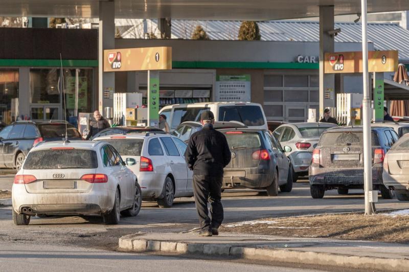 Most éppen csak elhagytuk a 8 lejes üzemanyagárat, és máris a 9 lejes árszint körüli kérdések foglalkoztatják a minisztert | Székelyhon