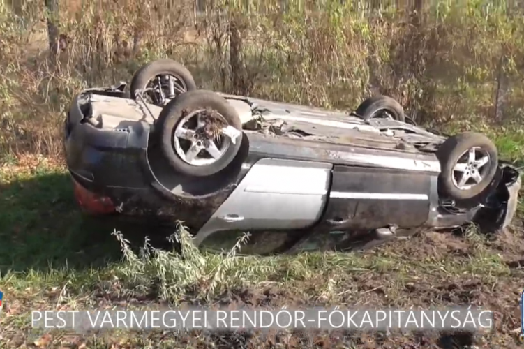 Kézbilincsbe verve a fegyveres rabló, akit a hatóságok gyorsan elkaptak, most már nemcsak a bűncselekménye súlyával, hanem saját döntéseivel is szembesülnie kell. Az izgalmas üldözés után a rendőrök biztos kézzel vitték el, míg a város lakói megkönnyebbül