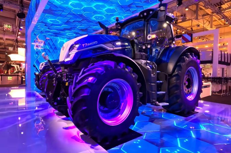 A New Holland T7.440 XD – A tréfának vége

A mezőgazdasági gépek világában a New Holland T7.440 XD megjelenésével egy új korszak kezdődött. Ez a gép nem csupán egy egyszerű traktor, hanem a modern mezőgazdaság igényeire szabott, teljesítményével és techno