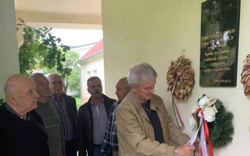 Feketeházy János emlékére készült szobor, aki a híres Eiffel-csarnok és a Mária Valéria híd megálmodója volt.