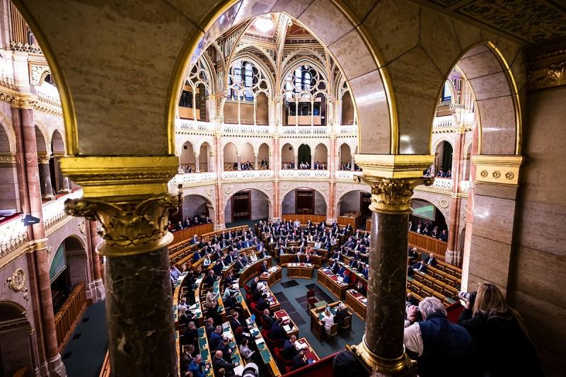 Orbán Viktor a családpolitikával kapcsolatban kifejtette: 