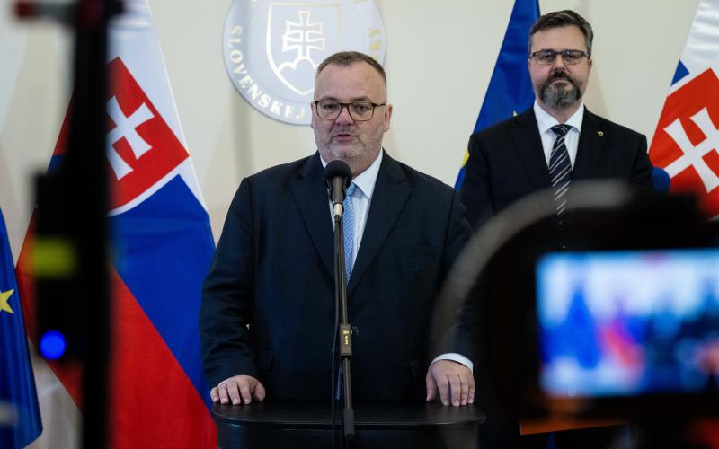 A Szlovák Vasutak igazgatója lemondott posztjáról, és úgy tűnik, hogy a szomszédos ország közlekedési miniszteri tisztsége felé kacsingat.